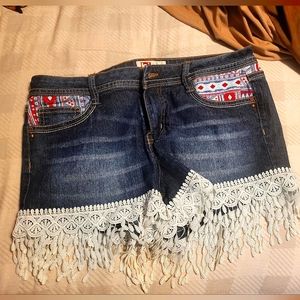 L.E.I. Jean Shorts - ashley low rise